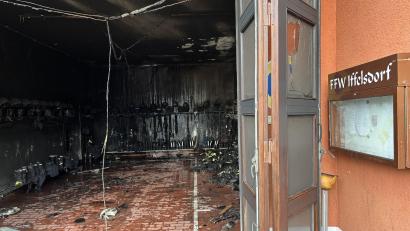 Archivbild: sbö
Die Ermittlungen zur Brandursache im Feuerwehrhaus Iffelsdorf laufen und werden wohl noch einige Zeit in Anspruch nehmen.