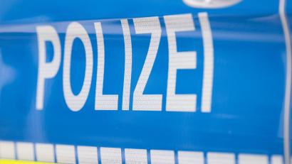 Bild: Boris Roessler/dpa
Ein Autofahrer soll seinen Unfall live im Steam ins Netz übertragen haben.(Symbolbild)