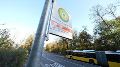 Symbolbild: Bernd Weißbrod/dpa
Die Sperrung in Fichtenhof beeinträchtigt auch den Busverkehr.