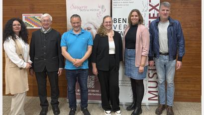 Bild: Wolfgang Göldner
MdL und Stadträtin Laura Weber (Zweite von rechts) bei der Benefizveranstaltung der Tafel Weiden, sie fungierte als Schirmherrin.