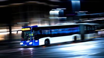 Symbolbild: Sina Schuldt/dpa
Die Ortsdurchfahrt in Wolfsbach ist wieder offen, die Busse verkehren wieder nach Fahrplan.