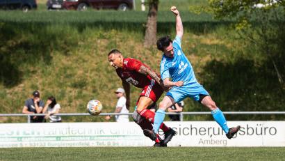 Bild: Hannah Dirscherl
Bloß nicht Straucheln: Am Samstag geht's für die DJK Ensdorf (hellblau) um den Aufstieg in die Kreisliga.