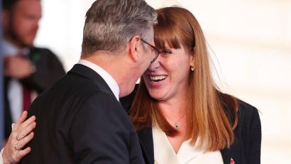 Bild: Chris Jackson/Getty Pool/AP/dpa
Einst demonstrierten der britische Premier Keir Starmer (links) und Angela Rayner (rechts) demonstrativ Geschlossenheit.