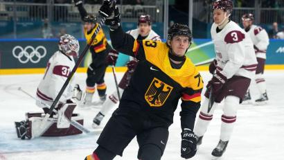 Bild: Carolyn Kaster/AP/dpa
Lukas Reichel wird die Eishockey-Nationalmannschaft bei der WM verstärken.
