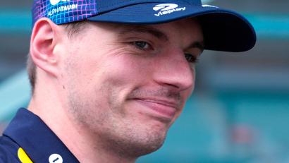 Bild: Rebecca Blackwell/AP/dpa
Max Verstappen gehört zu den Mitfavoriten auf dem Nürburgring. (Archivbild)