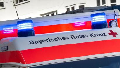 Bild: Peter Kneffel/dpa
Für den Fahrer kommt jede Hilfe zu spät. (Symbolbild)