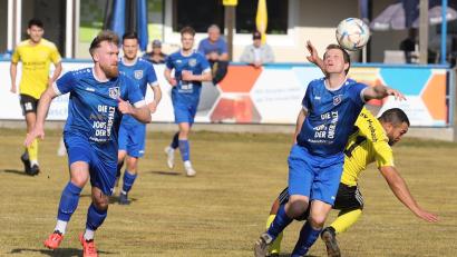 Bild: war
Samstag schließt der SV Etzenricht das Spieljahr gegen den 1. FC Passau ab. Gut möglich, dass als Gegner in der Relegation der SV Hahnbach für ein Duell infrage kommt. Die Begegnungen starten schon am Mittwoch den 20. Mai, das Foto zeigt eine Szene aus dem Vorjahr