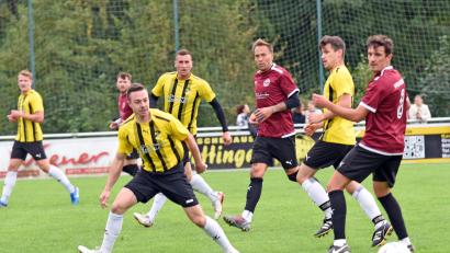 Archivbild: gb
Der VfB Arzberg (rote Trikots) will nicht in die Bezirksliga aufsteigen.
