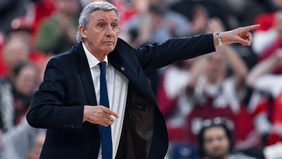 Bild: Sven Hoppe/dpa
Svetislav Pesic geht in seine letzten Playoffs als Trainer. (Archivbild)