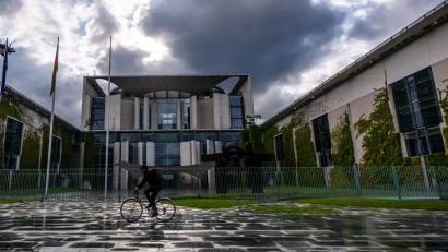 Bild: Michael Kappeler/dpa
Sechs Stunden berieten die Koalitionsspitzen am Dienstagabend.