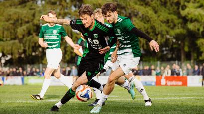 Bild: Philipp Ponader
Die Spieler des TSV Dieterskirchen (grüne Trikots) und des SV Obertrübenbach lieferten sich einen harten Kampf.