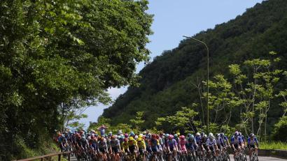 Bild: Fabio Ferrari/LaPresse/AP/dpa
Der Giro rollte am Donnerstag nach Neapel.