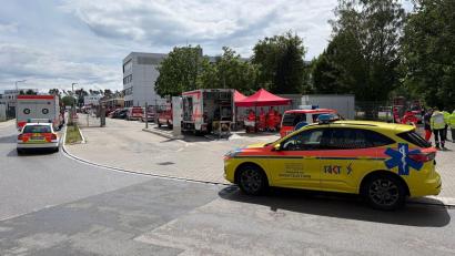 Bild: Nürnberger Hilfsorganisationen/dpa
Laut Feuerwehr waren zwischenzeitlich etwa 100 Rettungskräfte im Einsatz.