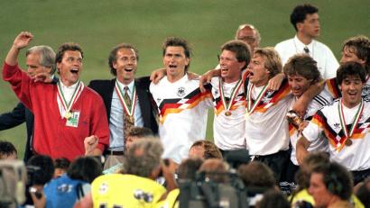 Bild: picture alliance / dpa
1990 wird Deutschland Fußball-Weltmeister. (Archivbild)