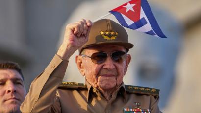 Bild: Ramon Espinosa/AP/dpa
Die USA unternehmen laut Medienberichten Schritte, um den kubanischen Revolutionsführer Raúl Castro anzuklagen. (Archivbild)