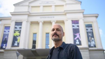 Bild: Klaus-Dietmar Gabbert/dpa
Kevin Rittberger ist der Autor des Stückes „Wunde Stadt“.