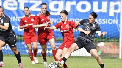 Bild: Hubert Ziegler
Für Mirijam Hirn (links) und den TSV Theuern geht's weiterhin um den Klassenerhalt in der Bayernliga.