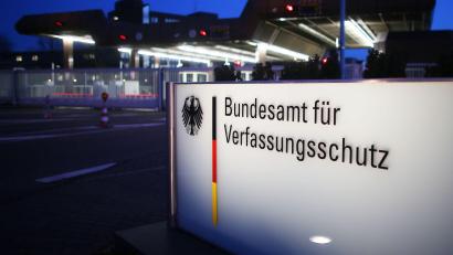 Bild: Oliver Berg/dpa
Die Abschaffung des Phänomenbereichs Scientology ist nicht die erste Umorganisation im Bundesamt für Verfassungsschutz in diesem Jahr. (Symbolbild)