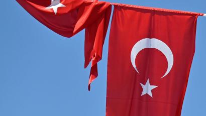 Bild: Anna Ross/dpa
Zu mehr als 45 Jahre Haft ist ein oppostioneller Bürgermeister in der Türkei verurteilt worden. (Archivbild)