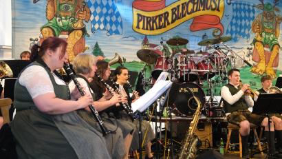 Bild: Hirsch
Gepflegte Blasmusik mit der "Pirker Blechmusi": Die Blaskapelle spielte beim bayerischen Abend der Feuerwehr Zangenstein zur Unterhaltung auf.