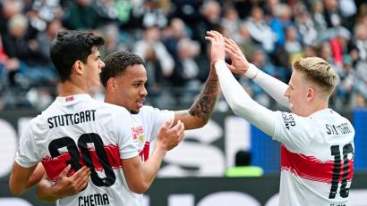 Bild: Uwe Anspach/dpa
Der VfB Stuttgart bejubelt den Einzug in die Champions League.