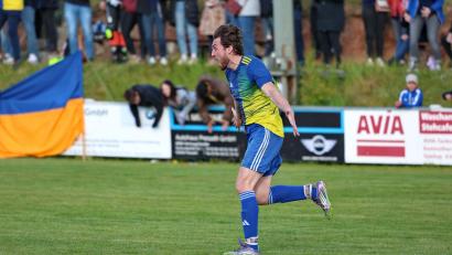 Bild: Dieter Jäschke
Spielszene aus dem Relegationsspiel zwischen dem SV 08 Auerbach II und der TSG Weiherhammer:
TSG-Spieler Josua Stotz bejubelt sein Tor zur 1:0-Führung.