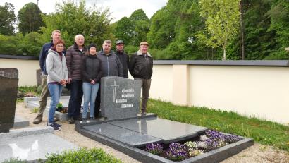 Bild: Norbert Weis
Bei der Abnahme der sanierten Friedhofsmauer in Bachetsfeld waren dabei (von links): Christoph Margraf, Else Hofmann, Eduard Maul, Selina Englhard, Dieter Dehling, Stefan Kempf und Josef Margraf.