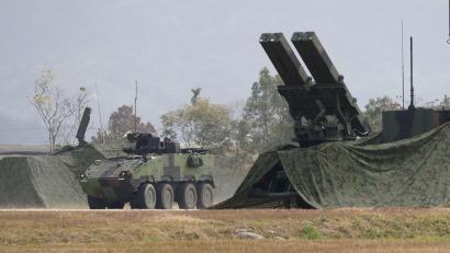 Bild: ChiangYing-ying/AP/dpa
Taiwan rüstet sich für einen möglichen Angriff des um ein vielfaches größeren Nachbarn China. (Archivbild)
