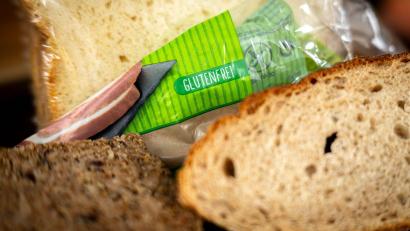 Bild: Sina Schuldt/dpa
Oft sind Produkte als „glutenfrei“ etikettiert. (Symbolbild)