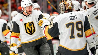 Bild: Mark J. Terrill/AP/dpa
Die Vegas Golden Knights und ihr Trainer erhielten Strafen, weil sie Medienvertreter nicht in ihre Kabine ließen. (Archivbild)