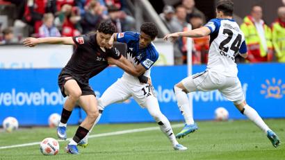 Bild: Federico Gambarini/dpa
Kampf um den Ball: Leverkusen war gegen den HSV gefordert.