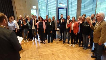 Bild: ui
Landrat Andreas Meier vereidigt die neuen Kreisräte in der konstitutierenden Sitzung des Kreistags Neustadt/WN in der Stadthalle Neustadt/WN.