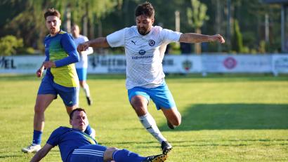 Bild: Dieter Jäschke
Im Video: Die TSG Weiherhammer triumphiert im packenden Elfmeterschießen gegen den SV 08 Auerbach II und wahrt ihre Aufstiegschance in die Kreisklasse