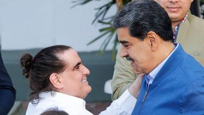 Bild: Jesus Vargas/dpa
Saab saß bereits einmal in den USA in Haft - und kehrte dann im Rahmen eines Gefangenenaustauschs als Held zurück nach Venezuela. (Archivbild)