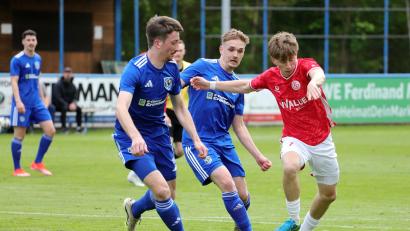Bild: war
Für den SV Etzenricht gab es nach diversen Umstellungen gegen den FC Passau wenig zu bestellen. Der Tabellensechste besiegte die die Oberpfälzer mit 4:0. Die Szene zeigt den Passauer Torschützen Jakob Holzinger am Ball.