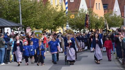 Bild: bö
Die Trachtenkapelle Hohenburg feierte ihr 66- jähriges Jubiläum mit einem Kreismusikfest.