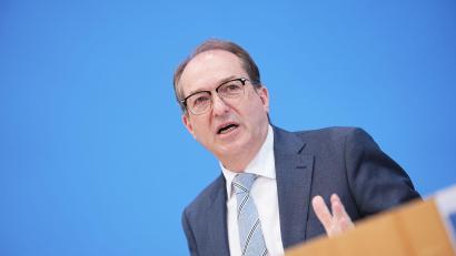 Bild: Michael Kappeler/dpa
Dobrindt: „Wir rüsten auf beim Bevölkerungsschutz und der zivilen Verteidigung“. (Archivfoto)