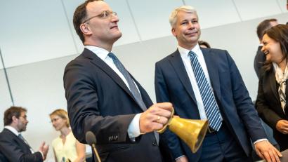 Archivbild: Michael Kappeler/dpa
Auch die Spitze der Unionsfraktion will Diätenerhöhung nun aussetzen.