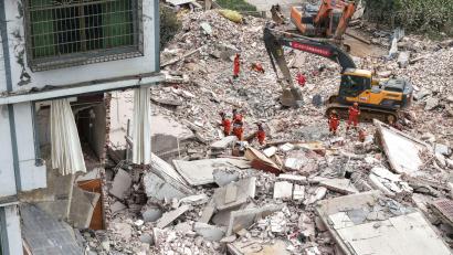 Bild: Li Hanchi/XinHua/dpa
Bei einem Erdbeben in Südchina sind mindestens drei Menschen ums Leben gekommen.