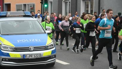 Archivbild: Gabi Schönberger
Sicherheit geht vor: Die Polizei ist auch auf der Strecke präsent.