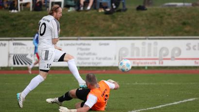 Archivbild: Dieter Jäschke
Der Neusorger Rene Hupas im Kreisklassenspiel gegen die DJK Ebnath in Aktion: Der SV Neusorg trifft in der ersten Runde der Kreisliga-Relegation am Dienstag auf den SC Luhe-Wildenau II: