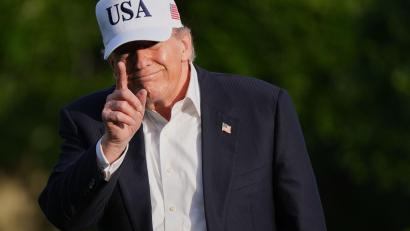 Bild: Jacquelyn Martin/AP/dpa
Trump erntet wegen des Entschädigungsfonds Kritik. (Archivbild)