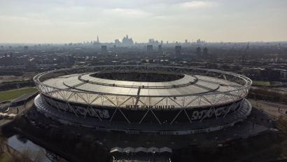 Bild: Ben Whitley/PA Wire/dpa
Seit 2016 trägt West Ham United seine Heimspiele im London Stadium aus. (Archivbild)