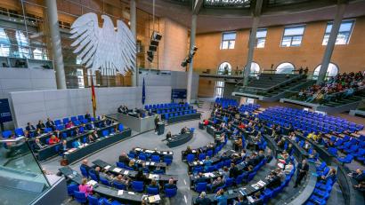 Bild: Michael Kappeler/dpa
Die 630 Bundestagsabgeordneten werden in diesem Jahr wohl keine Erhöhung bekommen - doch wann wird das beschlossen? (Archivbild)