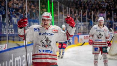 Bild:  Fotoschmiede MCB 
Donát Péter nahm bereits in seinem ersten Jahr bei den Eisbären direkt großen Einfluss auf das Regensburger Spiel und hat nun seinen Vertrag in der Oberpfalz verlängert.