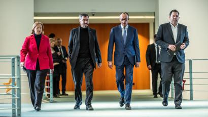 Bild: Michael Kappeler/dpa
Diese vier Spitzen der Koalition werden in sechs Wochen zur bisher wichtigsten Sitzung des Koalitionsausschusses schreiten. (Archivbild)