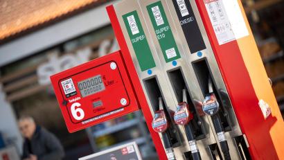 Archivbild: Philip Dulian/dpa
In Bayern hat der Auswertung zufolge rund jede vierte Tankstelle gegen die 12-Uhr-Regel verstoßen.