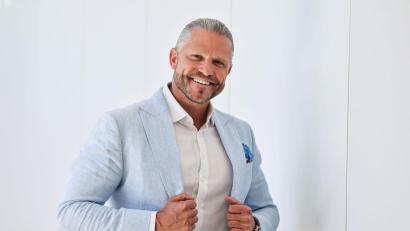 Bild: Oliver Berg/dpa
Paul Janke will mehr als zehn Jahre nach seiner „Bachelor“-Premiere noch einmal Rosen verteilen - manches ist da anders. (Archivbild)