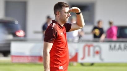 Bild: Hubert Ziegler
Auf der Suche nach einem Co-Trainer: Alexander Greger bleibt Trainer des SV Schmidmühlen. Sein spielender Co-Trainer Joel Lichtenfeld wechselt allerdings nach Schlicht.