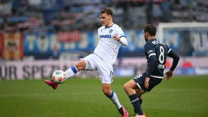 Bild: Fabian Strauch/dpa
Der Karlsruher SC zieht bei Paul Scholl (l) die Kaufoption. (Archivbild)
